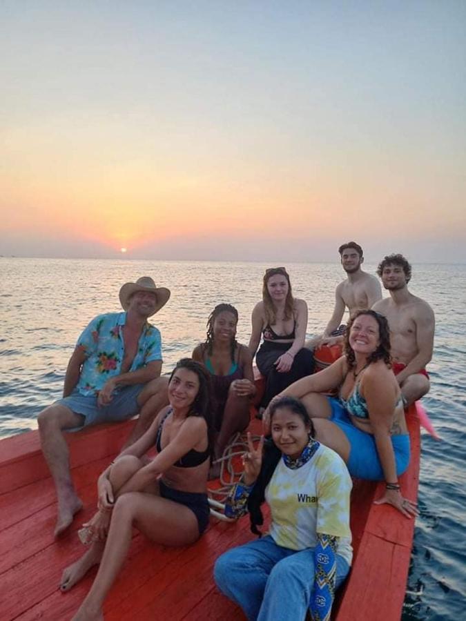 Lucky Sun Saracen Bay Vandrehjem Koh Rong Samlon Eksteriør billede