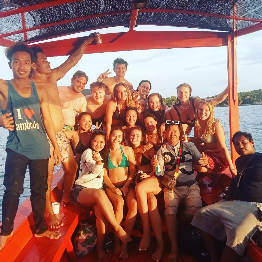 Lucky Sun Saracen Bay Vandrehjem Koh Rong Samlon Eksteriør billede