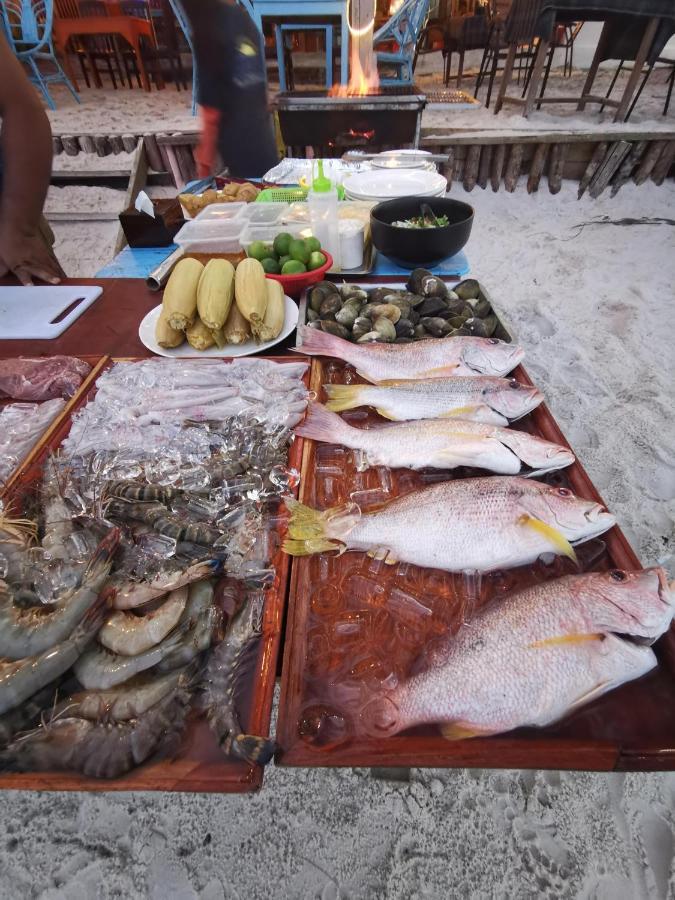 Lucky Sun Saracen Bay Vandrehjem Koh Rong Samlon Eksteriør billede